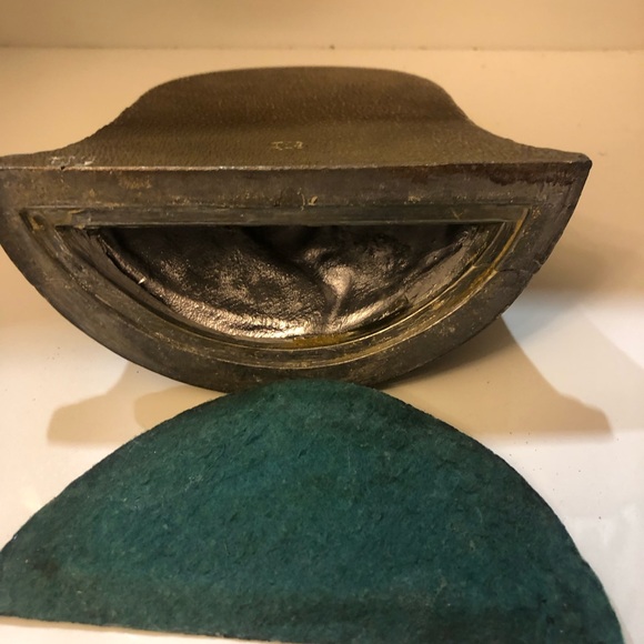 Bookend K&O (Kronheim and Oldenbush) Lost Hope Cast Pot Metal Polychrome - Picture 3 of 4